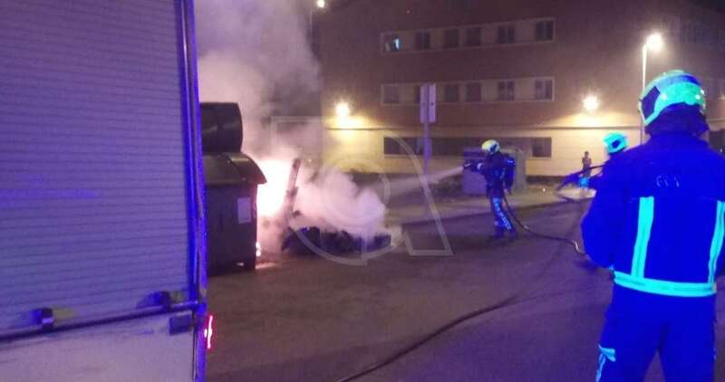 Intervención de los bomberos en el sector de El Cortijo de Belén esta noche/TA.